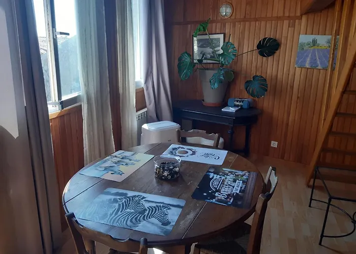 Etape De St Couat Appartement Saint-Couat-dʼAude